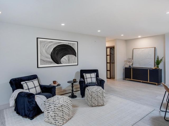 7401 W 101st Street 111, Bloomington, MN 55438