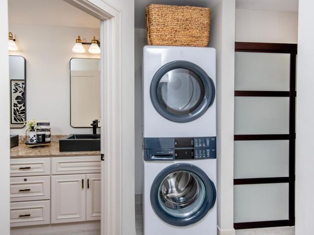 7401 W 101st Street 111, Bloomington, MN 55438