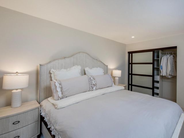 7401 W 101st Street 111, Bloomington, MN 55438