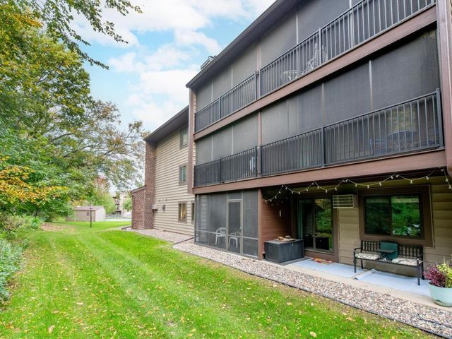 7401 W 101st Street 111, Bloomington, MN 55438