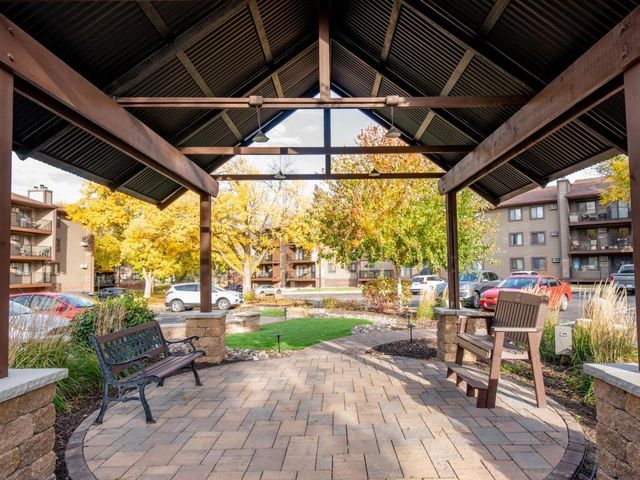 7401 W 101st Street 111, Bloomington, MN 55438