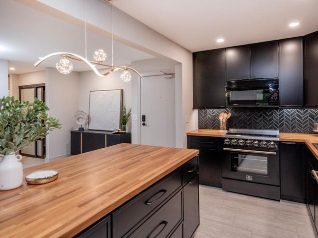 7401 W 101st Street 111, Bloomington, MN 55438