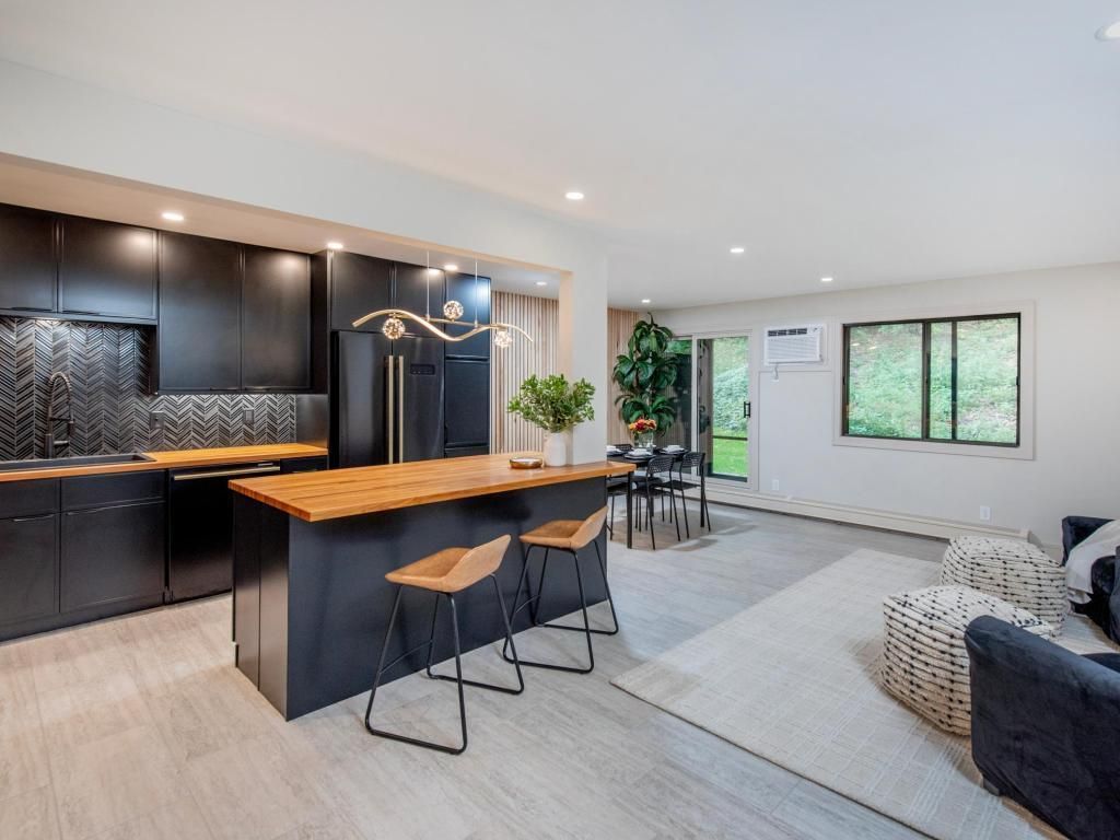 7401 W 101st Street 111, Bloomington, MN 55438