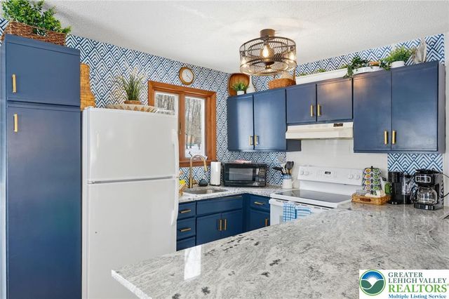 61 Lindsay Mews, Penn Forest Twp, PA 18210