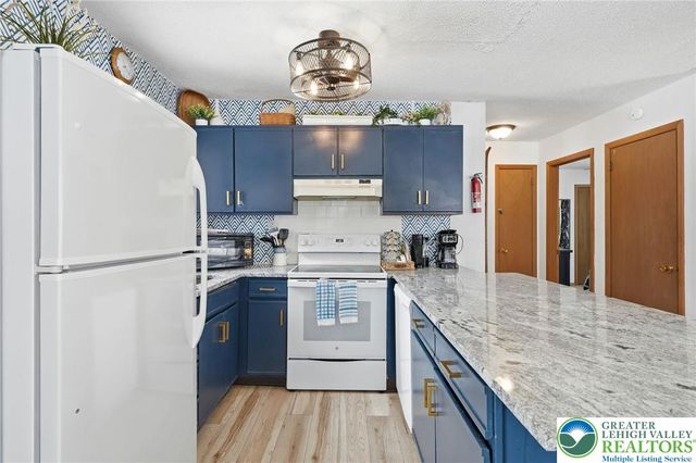 61 Lindsay Mews, Penn Forest Twp, PA 18210