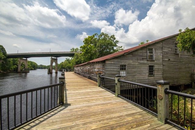 209 Sherwood Dr., Conway, SC 29526