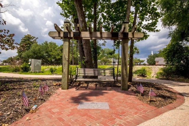 209 Sherwood Dr., Conway, SC 29526