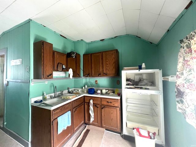 103 E Riverside Drive, Peru, IN 46970