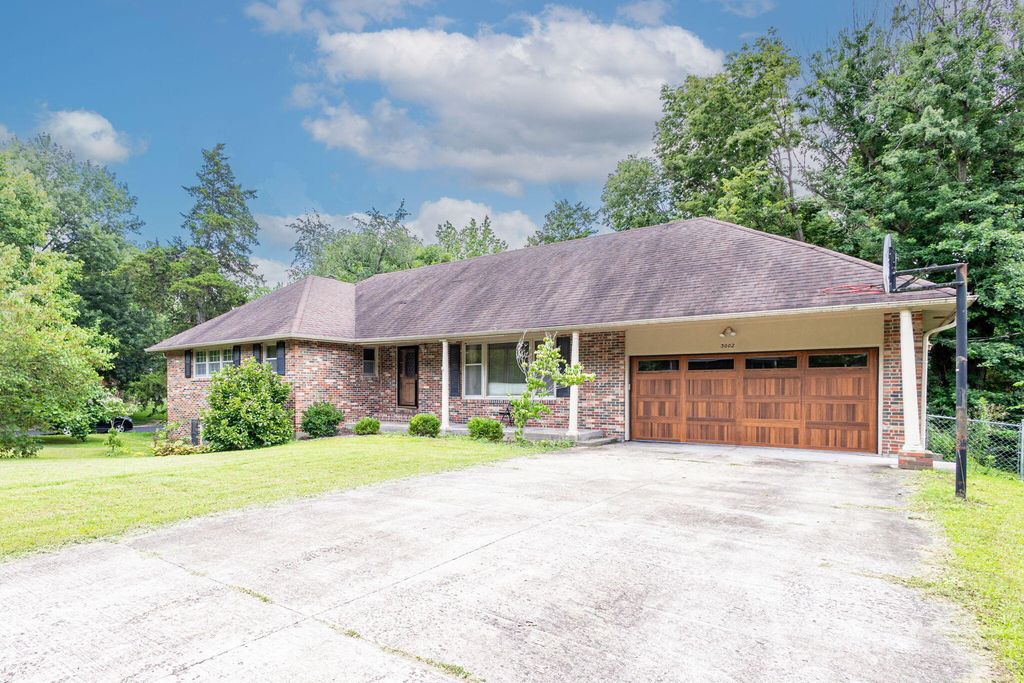 3002 BRAY AVE, Columbia, MO 65203
