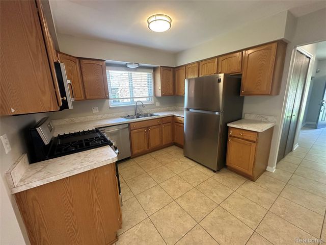 7534 Charrington Drive, Canton Charter Township, MI 48187
