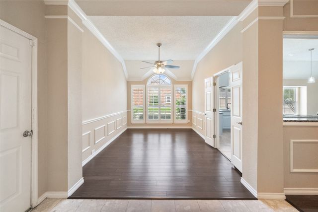 6101 Fox Hunt Drive, Arlington, TX 76001