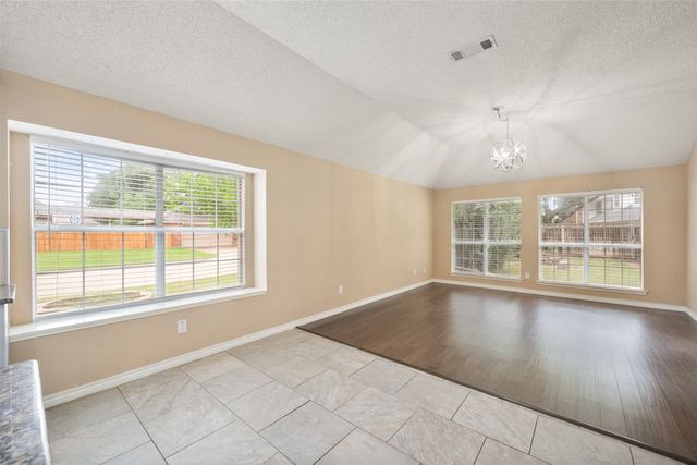 6101 Fox Hunt Drive, Arlington, TX 76001
