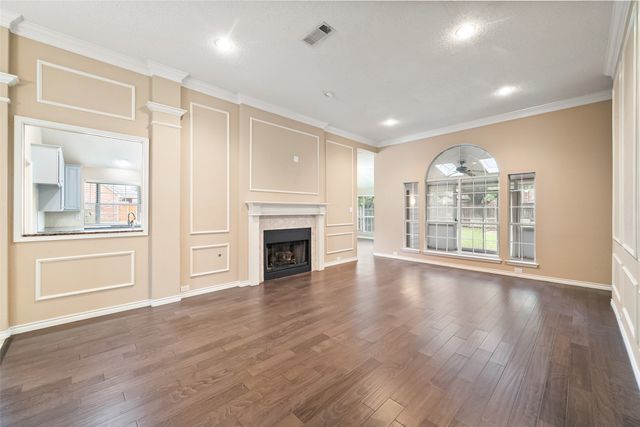 6101 Fox Hunt Drive, Arlington, TX 76001