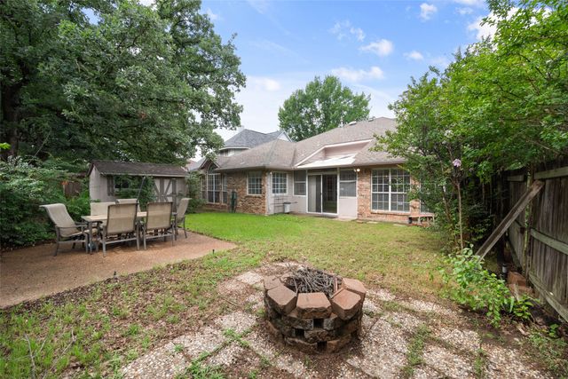 6101 Fox Hunt Drive, Arlington, TX 76001