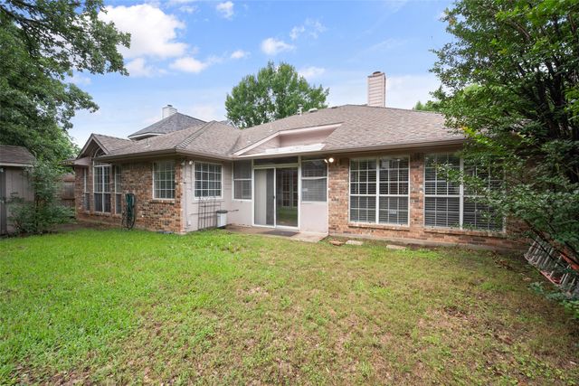 6101 Fox Hunt Drive, Arlington, TX 76001