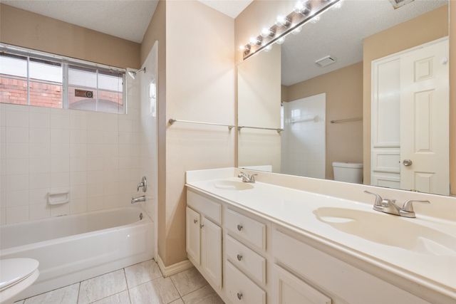 6101 Fox Hunt Drive, Arlington, TX 76001