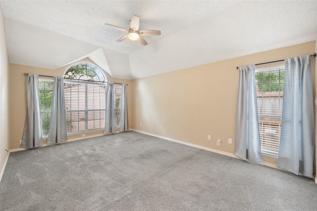 6101 Fox Hunt Drive, Arlington, TX 76001