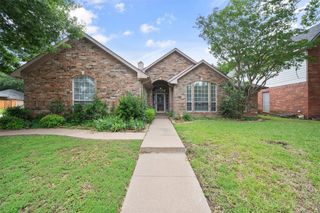 6101 Fox Hunt Drive, Arlington, TX 76001