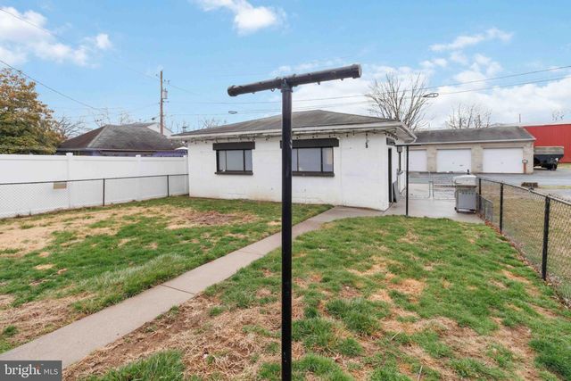 250 E EMAUS ST, Middletown, PA 17057