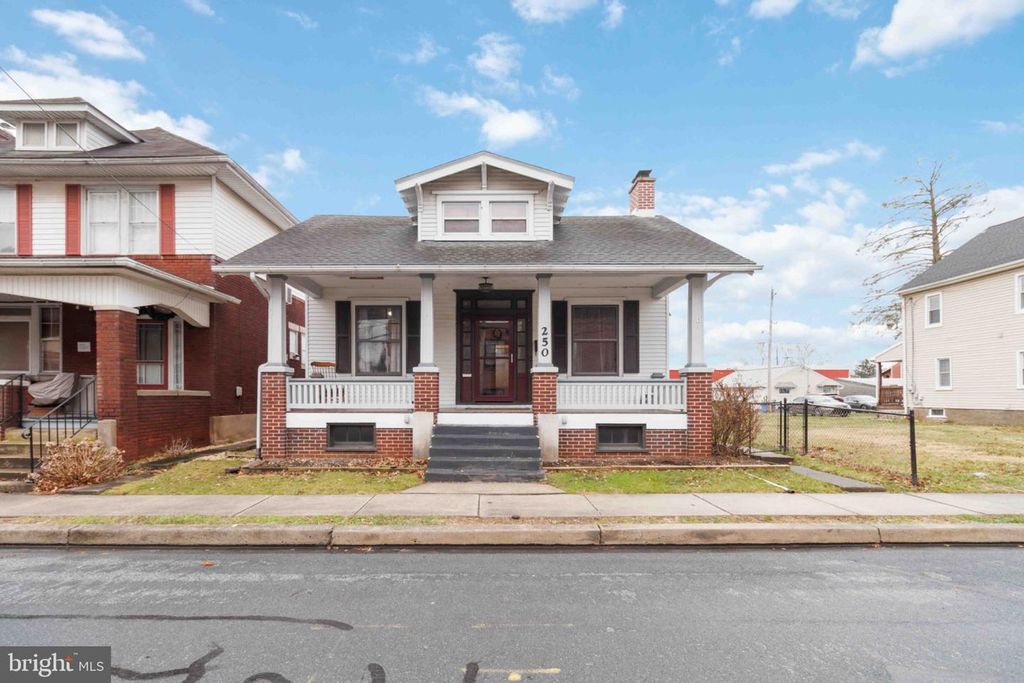 250 E EMAUS ST, Middletown, PA 17057