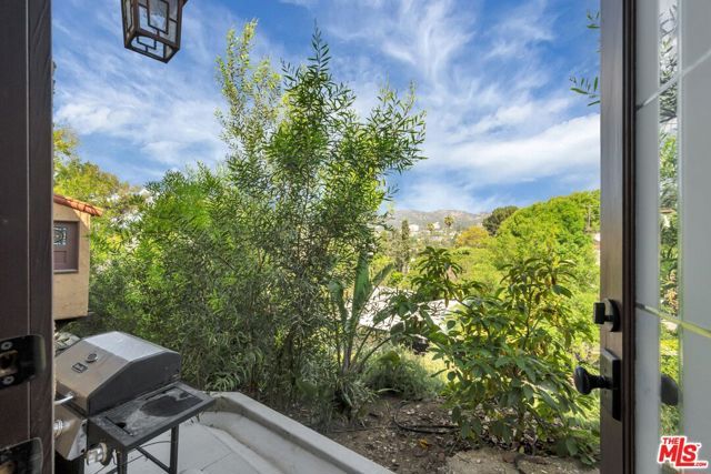 1570 Sanborn Avenue, Los Angeles, CA 90027