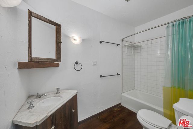 1570 Sanborn Avenue, Los Angeles, CA 90027