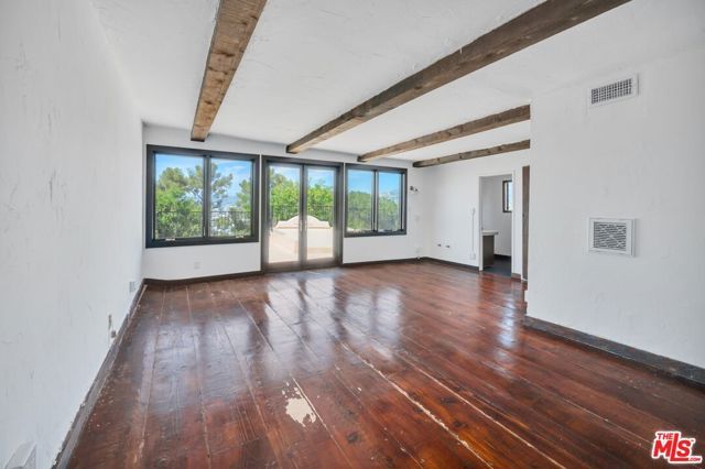 1570 Sanborn Avenue, Los Angeles, CA 90027