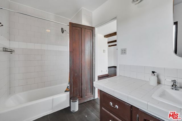 1570 Sanborn Avenue, Los Angeles, CA 90027