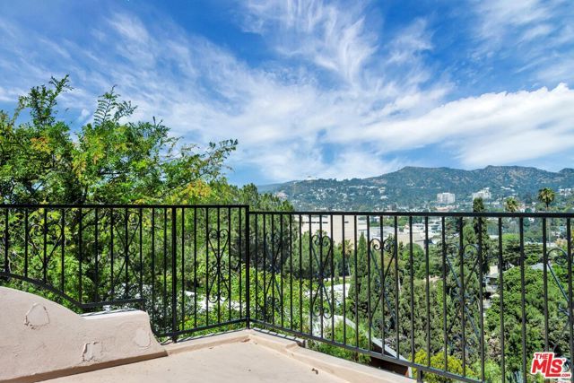 1570 Sanborn Avenue, Los Angeles, CA 90027