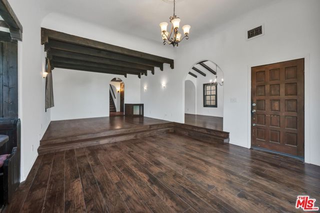 1570 Sanborn Avenue, Los Angeles, CA 90027