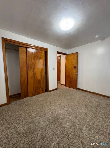 16 Grove Street, New London, CT 06320