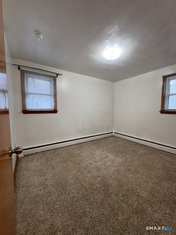 16 Grove Street, New London, CT 06320