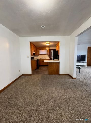 16 Grove Street, New London, CT 06320