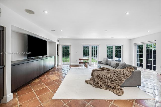 4150 Ventura Ave, Miami, FL 33133