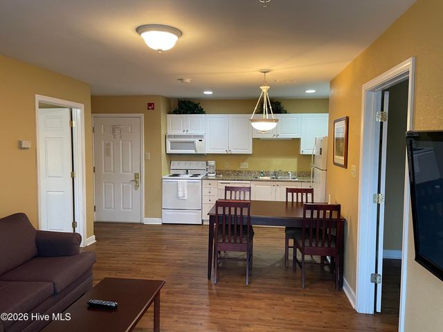 510 Little River Farm Boulevard B102, Carthage, NC 28327