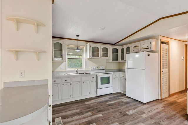 600 Mcduff Avenue, Grandview, TX 76050