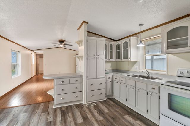 600 Mcduff Avenue, Grandview, TX 76050