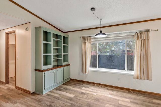 600 Mcduff Avenue, Grandview, TX 76050