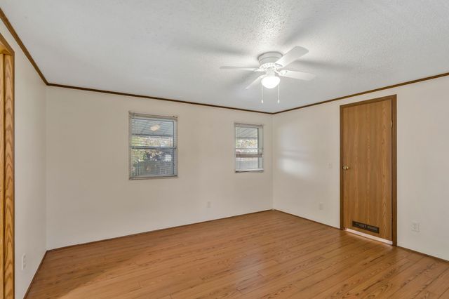 600 Mcduff Avenue, Grandview, TX 76050