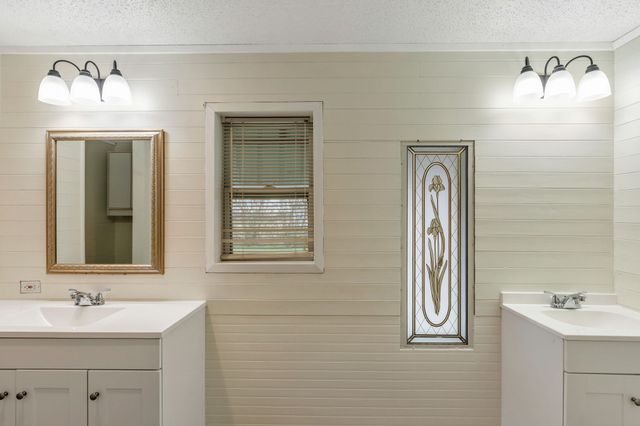 600 Mcduff Avenue, Grandview, TX 76050