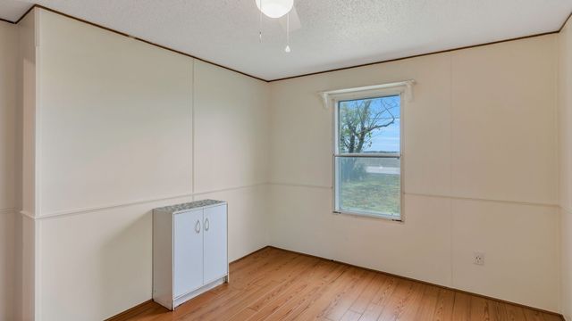 600 Mcduff Avenue, Grandview, TX 76050