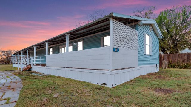 600 Mcduff Avenue, Grandview, TX 76050