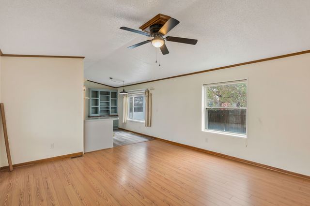 600 Mcduff Avenue, Grandview, TX 76050