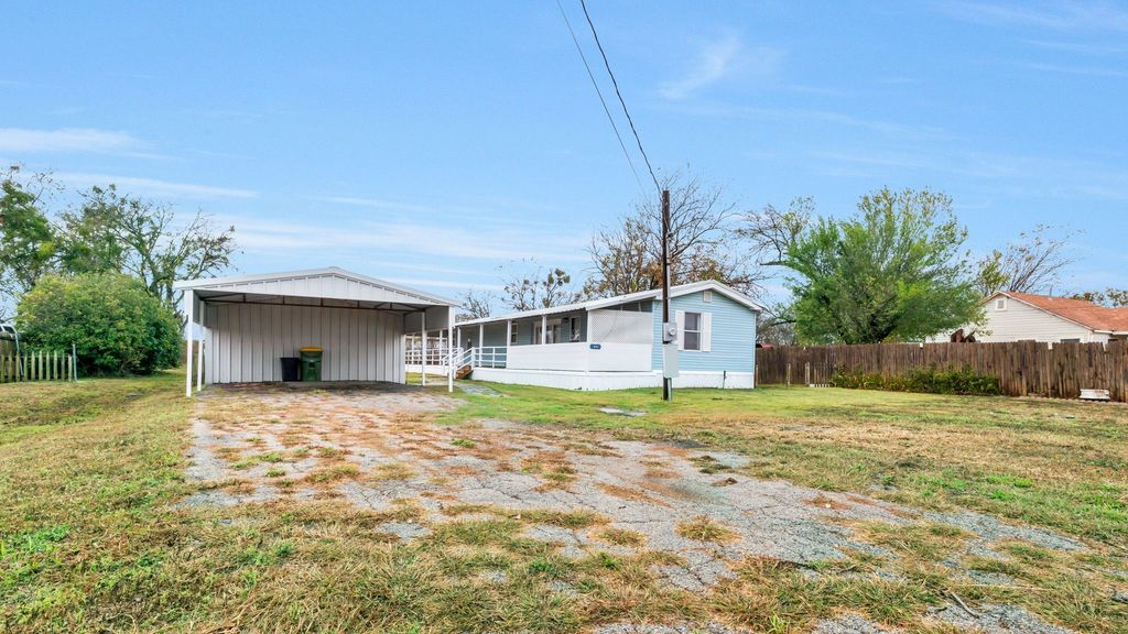 600 Mcduff Avenue, Grandview, TX 76050