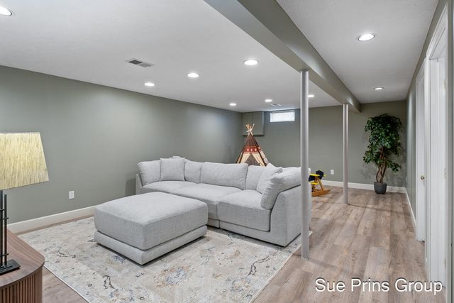 2556 Windcrest Street, Jenison, MI 49428