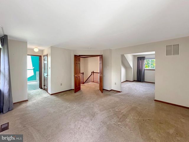 186 FREELAND DR, Collegeville, PA 19426