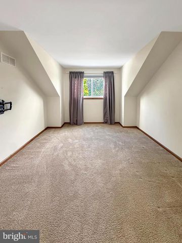 186 FREELAND DR, Collegeville, PA 19426
