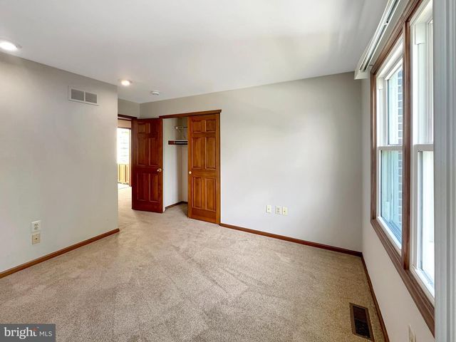 186 FREELAND DR, Collegeville, PA 19426