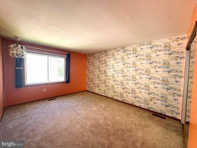 186 FREELAND DR, Collegeville, PA 19426