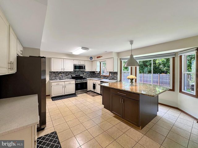 186 FREELAND DR, Collegeville, PA 19426
